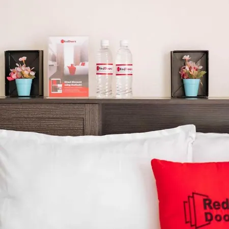 RedDoorz Plus near Mango Avenue Cebu