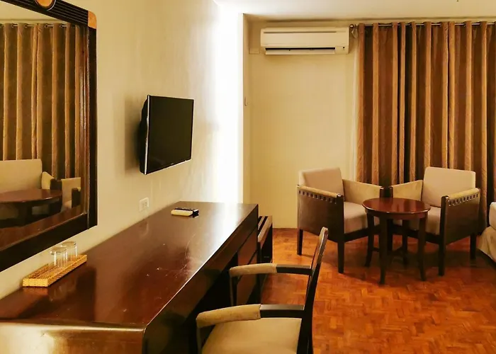 Hotel Reddoorz Near Mango Avenue 3*