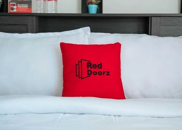 Hotel Reddoorz Near Mango Avenue 3*